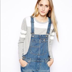 Trendy medium vintage wash short overalls